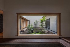 岩倉の家 建築家 岡本一真 大屋根が特徴的な中庭の家三重県津市 四日市市 建築家の家づくり デザイン住宅 Asj Apoaスタジオ