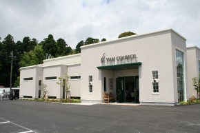 シンプルでナチュラルなデザイン美容室 ヴァンカウンシル 光を遮り 取り入れる 三重県松阪市嬉野町 建築家 浜田強 三重県津市 四日市市 建築家の家づくり デザイン住宅 Asj Apoaスタジオ